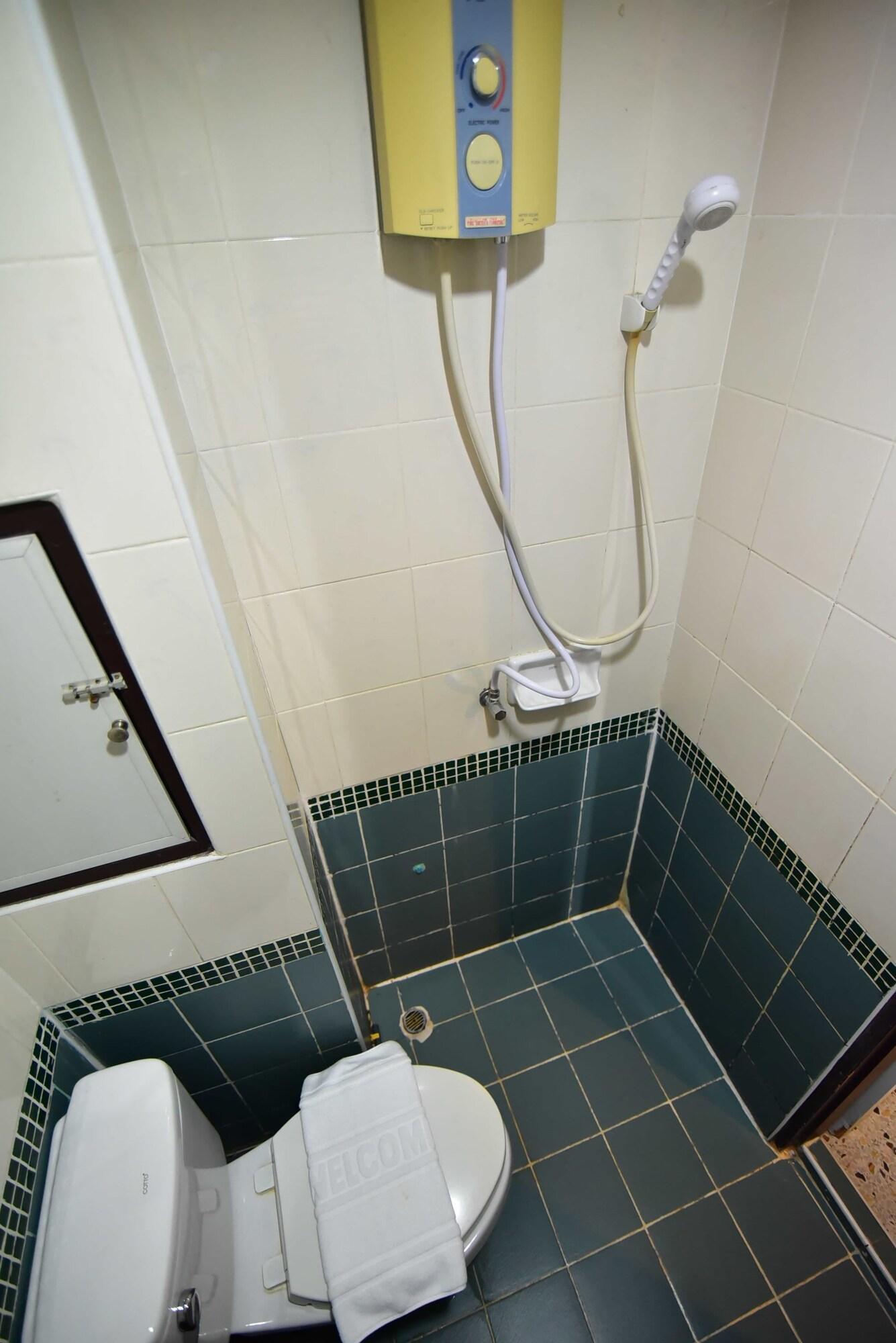 Thara House Hotel Bangkok Luaran gambar