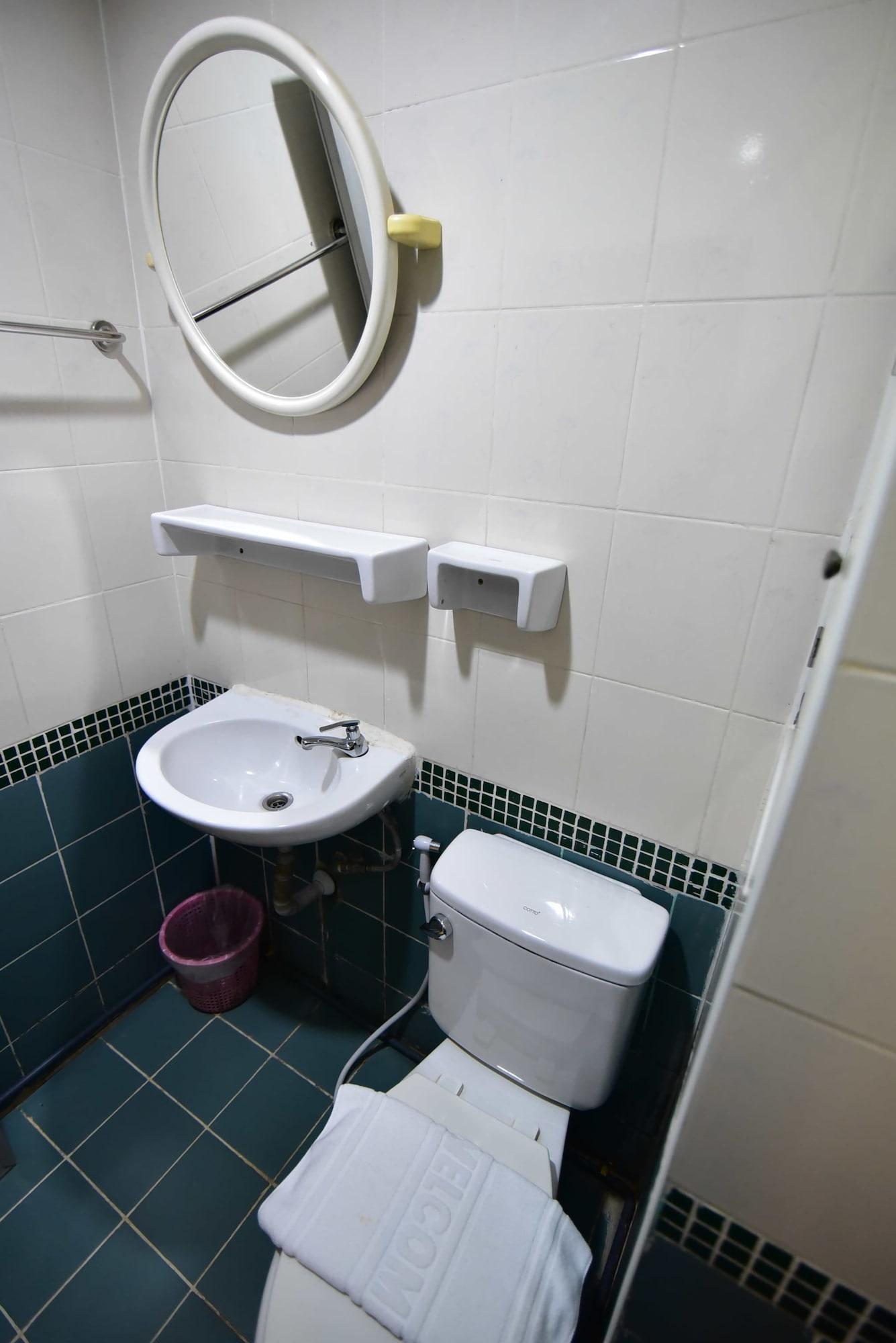 Thara House Hotel Bangkok Luaran gambar