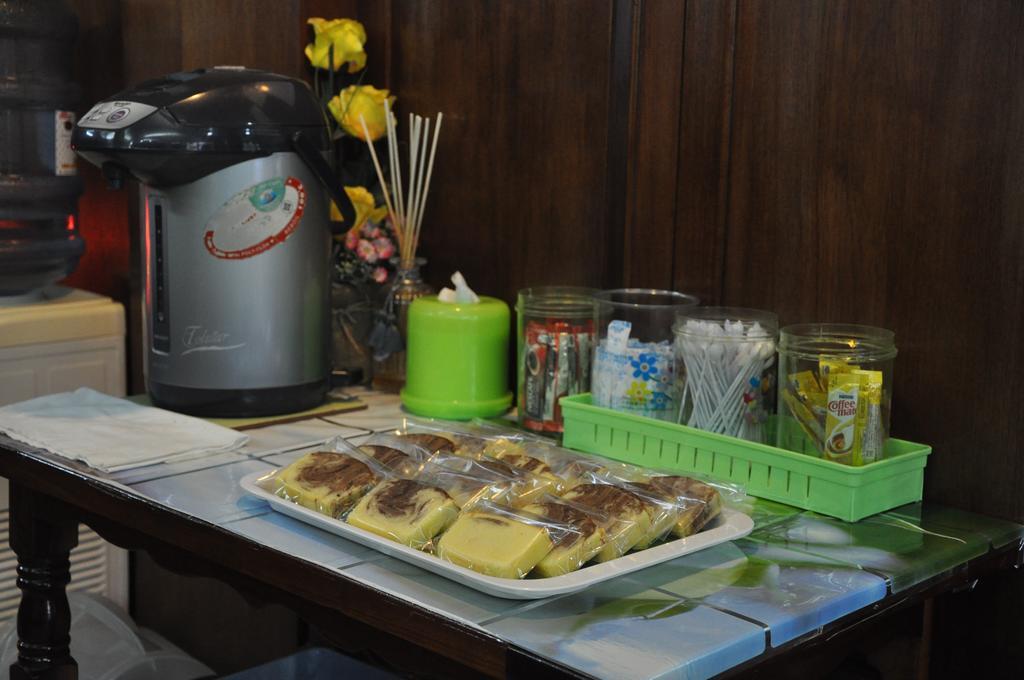 Thara House Hotel Bangkok Luaran gambar