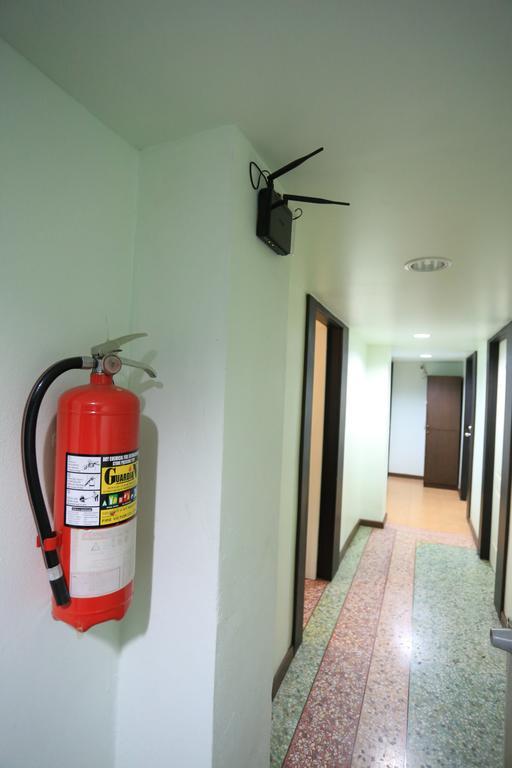 Thara House Hotel Bangkok Luaran gambar